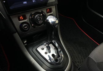 Подержанный автомобиль Peugeot 308 Hatchback 2010 года (9 фото)