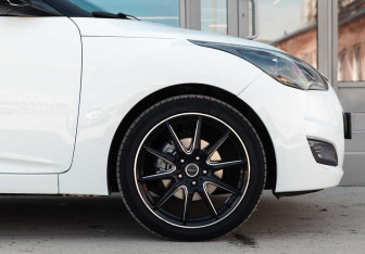 Подержанный автомобиль Hyundai Veloster 2012 года (9 фото)