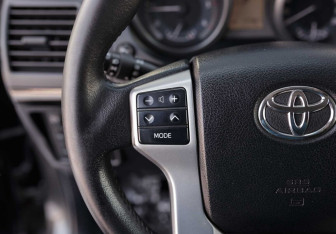 Подержанный автомобиль Toyota Land Cruiser Prado 2014 года (13 фото)