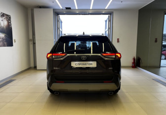 Подержанный автомобиль Toyota RAV4 2020 года (6 фото)