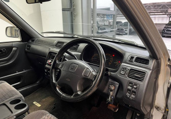 Подержанный автомобиль Honda CR-V 2000 года (8 фото)
