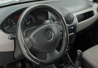 Подержанный автомобиль Renault Sandero 2011 года (11 фото)