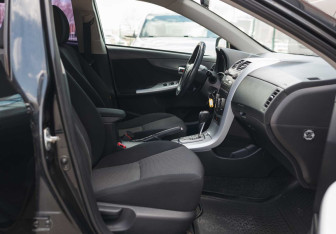 Подержанный автомобиль Toyota Corolla Sedan 2013 года (19 фото)