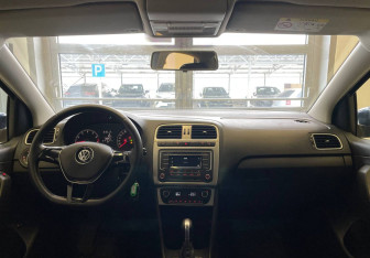 Подержанный автомобиль Volkswagen Polo Sedan 2016 года (11 фото)