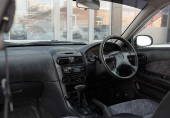 Подержанный автомобиль Nissan Wingroad 2000 года (10 фото)