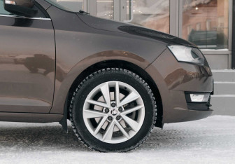 Подержанный автомобиль Skoda Rapid Liftback 2018 года (9 фото)