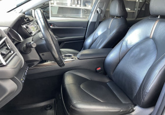 Подержанный автомобиль Toyota Camry Sedan 2020 года (8 фото)