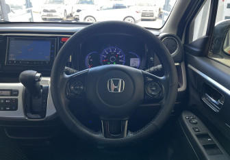 Подержанный автомобиль Honda N-WGN 2014 года (10 фото)