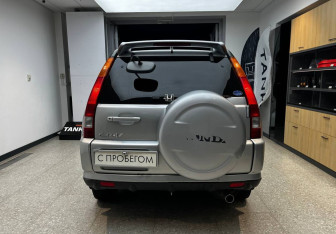 Подержанный автомобиль Honda CR-V 2002 года (6 фото)