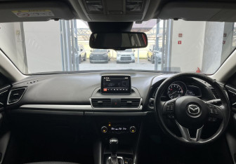 Подержанный автомобиль Mazda Axela Hatchback 2016 года (9 фото)