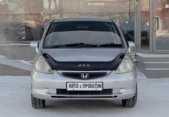 Подержанный автомобиль Honda Fit 2001 года (2 фото)