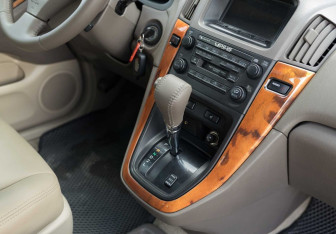 Подержанный автомобиль Lexus RX 2000 года (15 фото)