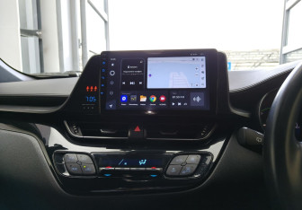 Подержанный автомобиль Toyota C-HR 2018 года (12 фото)