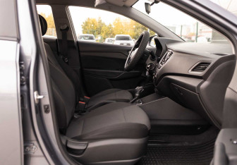 Подержанный автомобиль Hyundai Solaris Sedan 2017 года (20 фото)