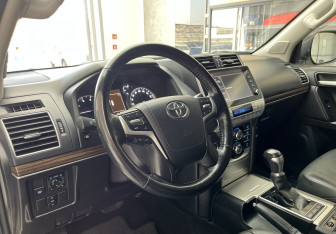 Подержанный автомобиль Toyota Land Cruiser Prado 2021 года (7 фото)