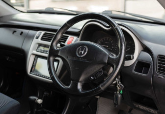 Подержанный автомобиль Honda HR-V 2003 года (11 фото)