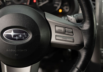 Подержанный автомобиль Subaru Legacy Sedan 2011 года (12 фото)