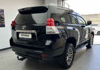 Подержанный автомобиль Toyota Land Cruiser Prado 2011 года (4 фото)