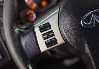 Подержанный автомобиль Infiniti FX 2008 года (12 фото)