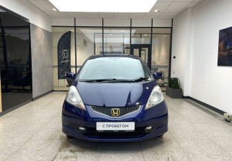 Подержанный автомобиль Honda Fit 2008 года (3 фото)