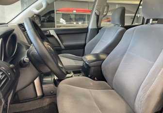 Подержанный автомобиль Toyota Land Cruiser Prado 2011 года (8 фото)