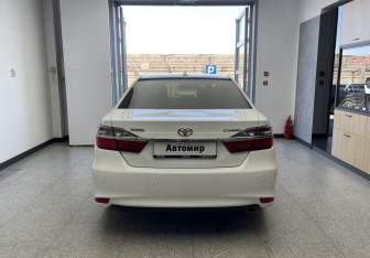Подержанный автомобиль Toyota Camry Sedan 2017 года (5 фото)