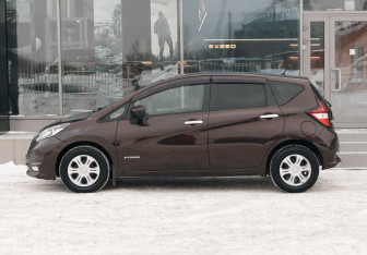 Подержанный автомобиль Nissan Note 2017 года (8 фото)