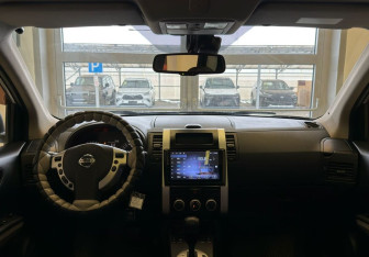 Подержанный автомобиль Nissan X-Trail 2012 года (12 фото)