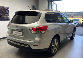 Подержанный автомобиль Nissan Pathfinder 2014 года (6 фото)