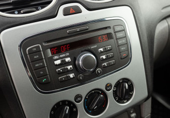 Подержанный автомобиль Ford Focus Sedan 2007 года (13 фото)