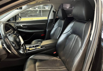 Подержанный автомобиль Hyundai Sonata 2021 года (15 фото)