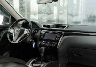 Подержанный автомобиль Nissan Qashqai 2017 года (10 фото)