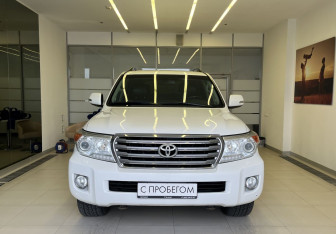 Подержанный автомобиль Toyota Land Cruiser Suv 2014 года (2 фото)