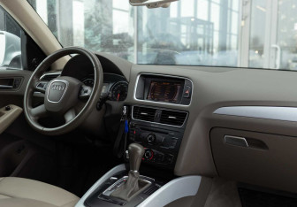 Подержанный автомобиль Audi Q5 2011 года (10 фото)