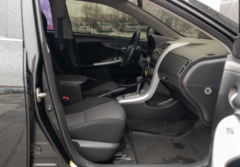 Подержанный автомобиль Toyota Corolla Sedan 2013 года (17 фото)