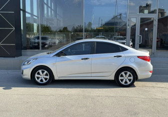 Подержанный автомобиль Hyundai Solaris Sedan 2013 года (8 фото)