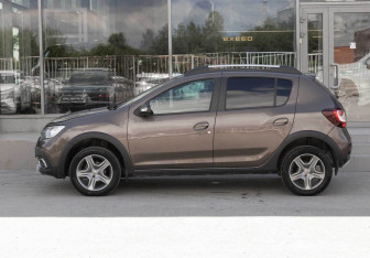 Подержанный автомобиль Renault Sandero 2021 года (6 фото)