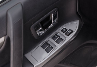 Подержанный автомобиль Mitsubishi Pajero 2011 года (17 фото)