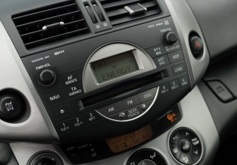 Подержанный автомобиль Toyota RAV4 2008 года (13 фото)