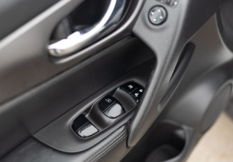 Подержанный автомобиль Nissan X-Trail 2016 года (17 фото)