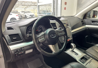 Подержанный автомобиль Subaru Legacy Wagon 2010 года (7 фото)