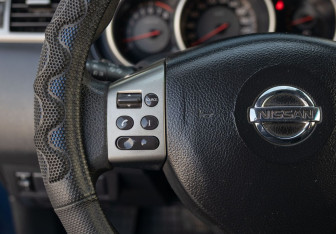 Подержанный автомобиль Nissan Tiida Hatchback 2008 года (12 фото)