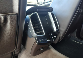 Подержанный автомобиль Porsche Cayenne 2012 года (13 фото)