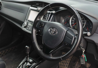 Подержанный автомобиль Toyota Corolla Wagon 2015 года (11 фото)