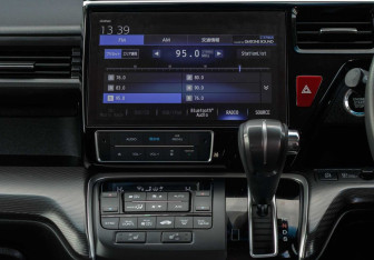 Подержанный автомобиль Honda Stepwgn 2017 года (14 фото)