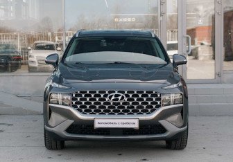 Подержанный автомобиль Hyundai Santa Fe 2021 года (2 фото)