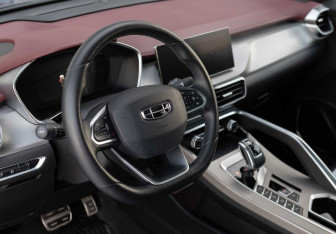 Подержанный автомобиль Geely Coolray 2022 года (11 фото)