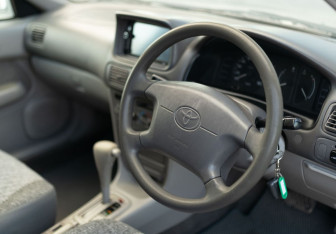 Подержанный автомобиль Toyota Corolla Sedan 1998 года (11 фото)