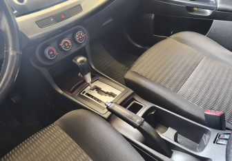 Подержанный автомобиль Mitsubishi Lancer Sedan 2012 года (11 фото)