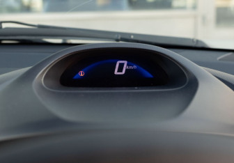 Подержанный автомобиль Honda Insight Hatchback 2009 года (13 фото)